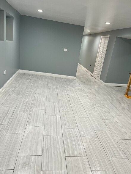 Building Photo - 6222 S Albany Ave