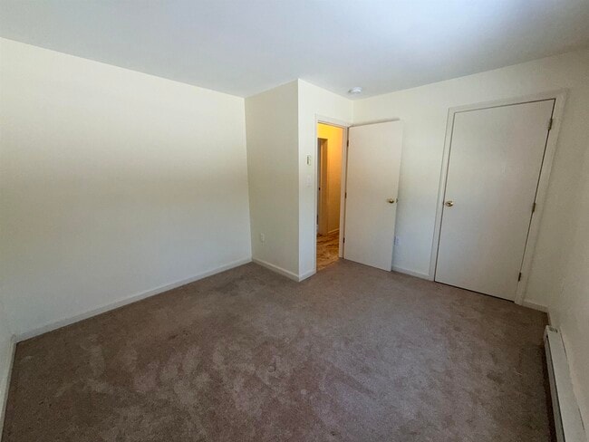 Building Photo - 98 Ledge Hill Rd