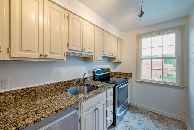 Building Photo - Charming 1BR/1BA in Silver Spring – $500 Move-In Credit (Look & Lease by March 1!)
