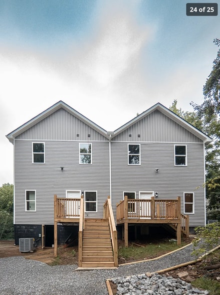 Building Photo - 211 Avenue C