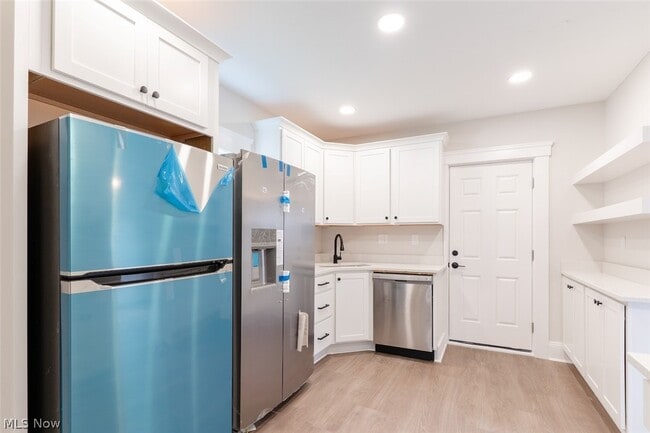 Building Photo - 1464 E 123rd St