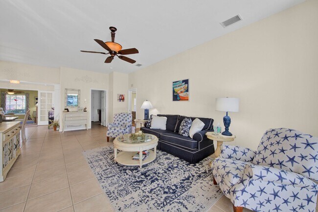 Building Photo - Rarely available Pool villa in Colonial Country Club!