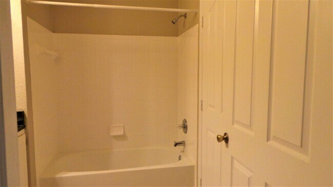 Building Photo - Beautiful 2/2 Ground Floor Condo in Gated Bella Terra Community-Orlando!