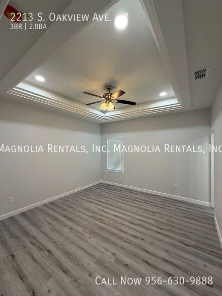 Building Photo - 2213 S Oakview Dr