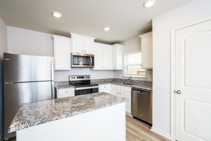 Building Photo - 10453 Sweetwater Creek Dr