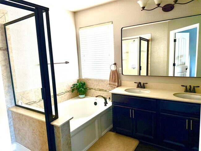 Building Photo - 2604 Garlic Creek Dr