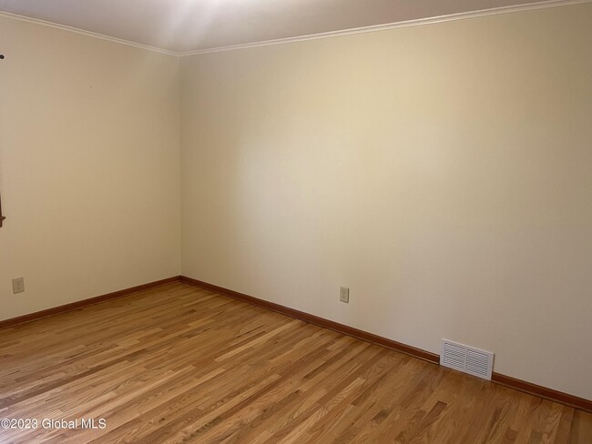 Building Photo - 154 Weatherwax Rd