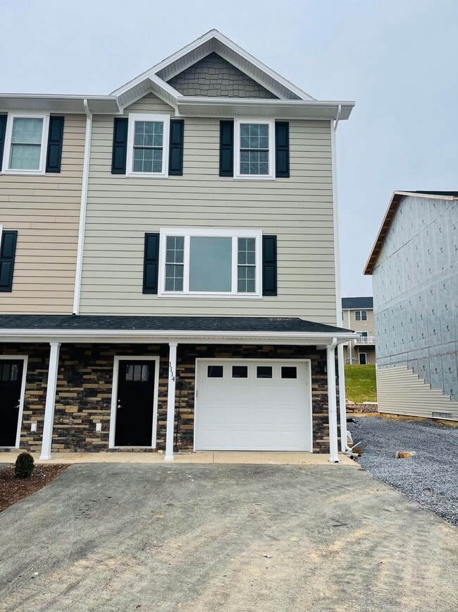 Primary Photo - Townhouse for Rent in Crescent Ridge - ***...