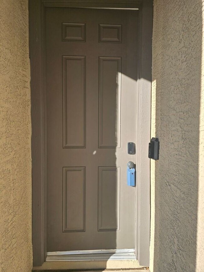 Building Photo - MOVE IN SPECIAL!! 3 Bedroom/ 2 Bath Red Rock Oasis