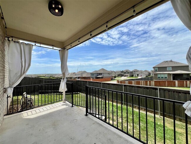 Building Photo - 220 Pepperbark Loop