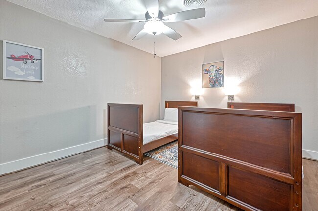 Building Photo - 10601 Willowgrove Dr