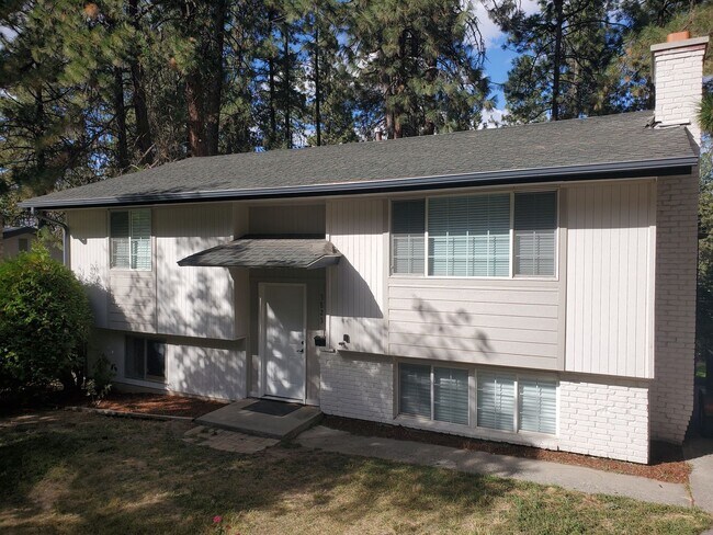 Building Photo - Beautiful 4BR/2BA South Spokane Home