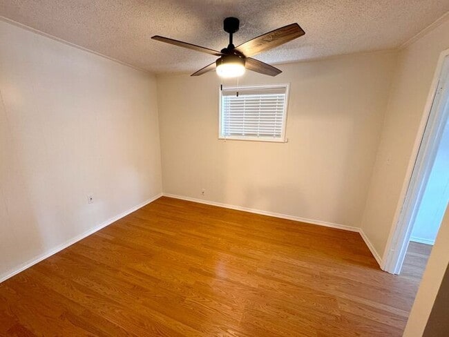 Building Photo - Perfect 2 spacious bedroom, 1 bath home in...