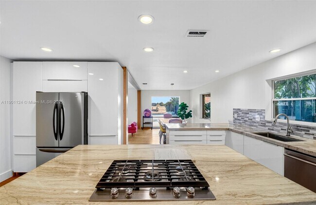 Building Photo - 2910 N Flagler Dr