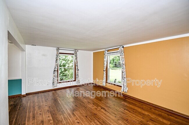 Building Photo - 1280 Linwood Ave SW