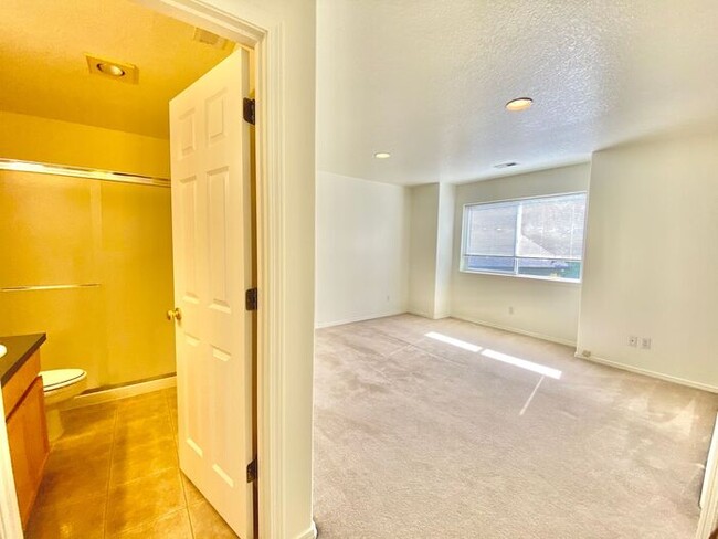 Building Photo - 3056 Lazy River Dr