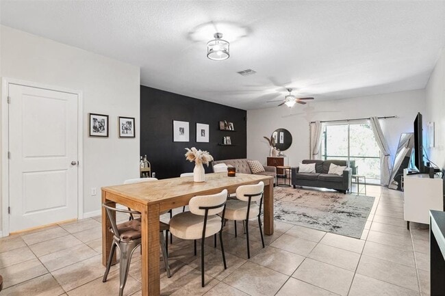 Building Photo - 10687 Lake Montauk Dr