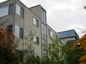 Building Photo - Tiki Apartments
