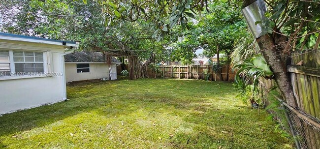 Building Photo - 4337 SW 49th St