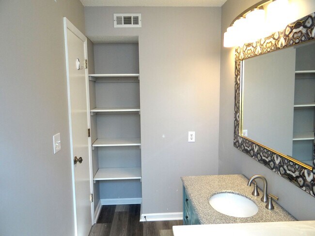 Building Photo - Long term ground floor rental