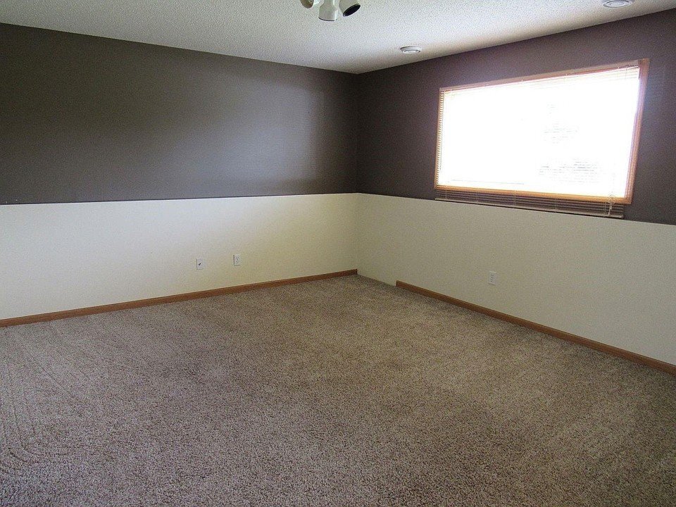 Building Photo - 4184 Jansen Ave NE