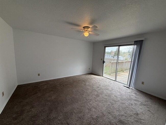 Building Photo - 16055 SW Theresa Ct