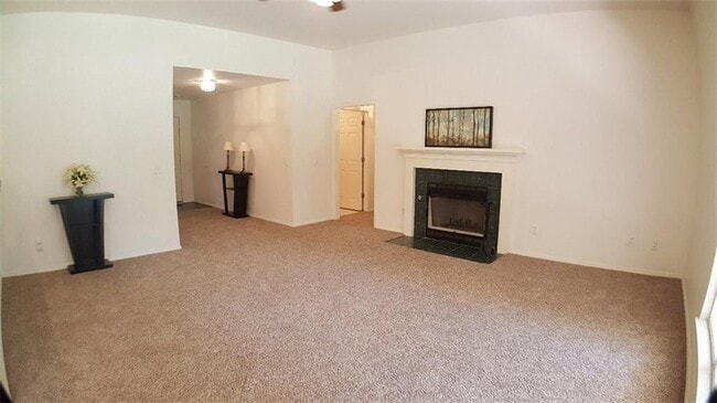 Building Photo - 2100 Silver Fox Dr