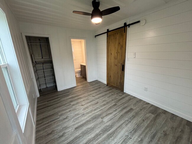 Building Photo - 109 W 14th St