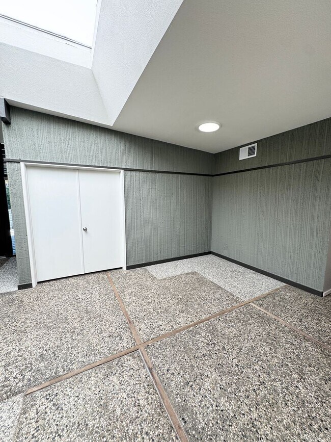 Building Photo - 1503 Brown Dr