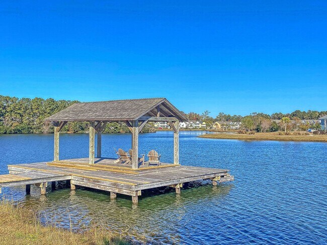 Building Photo - Whitney Lakes End Unit Townhome on Johns Island