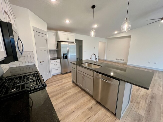 Building Photo - Brand New 3 Bed 2 Bath Duplex in East Manhattan!