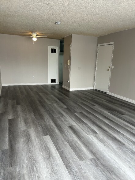 Building Photo - 309 E Elk Ave