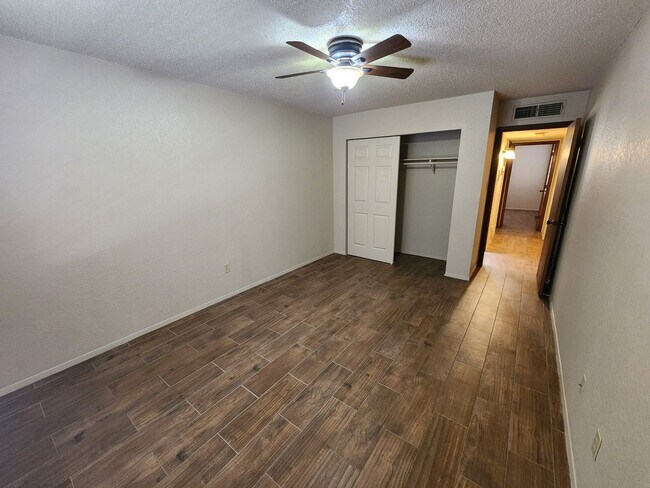 Building Photo - 3237 Missouri Ave