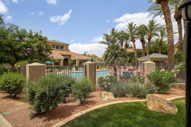 Building Photo - 3830 E Lakewood Parkway East