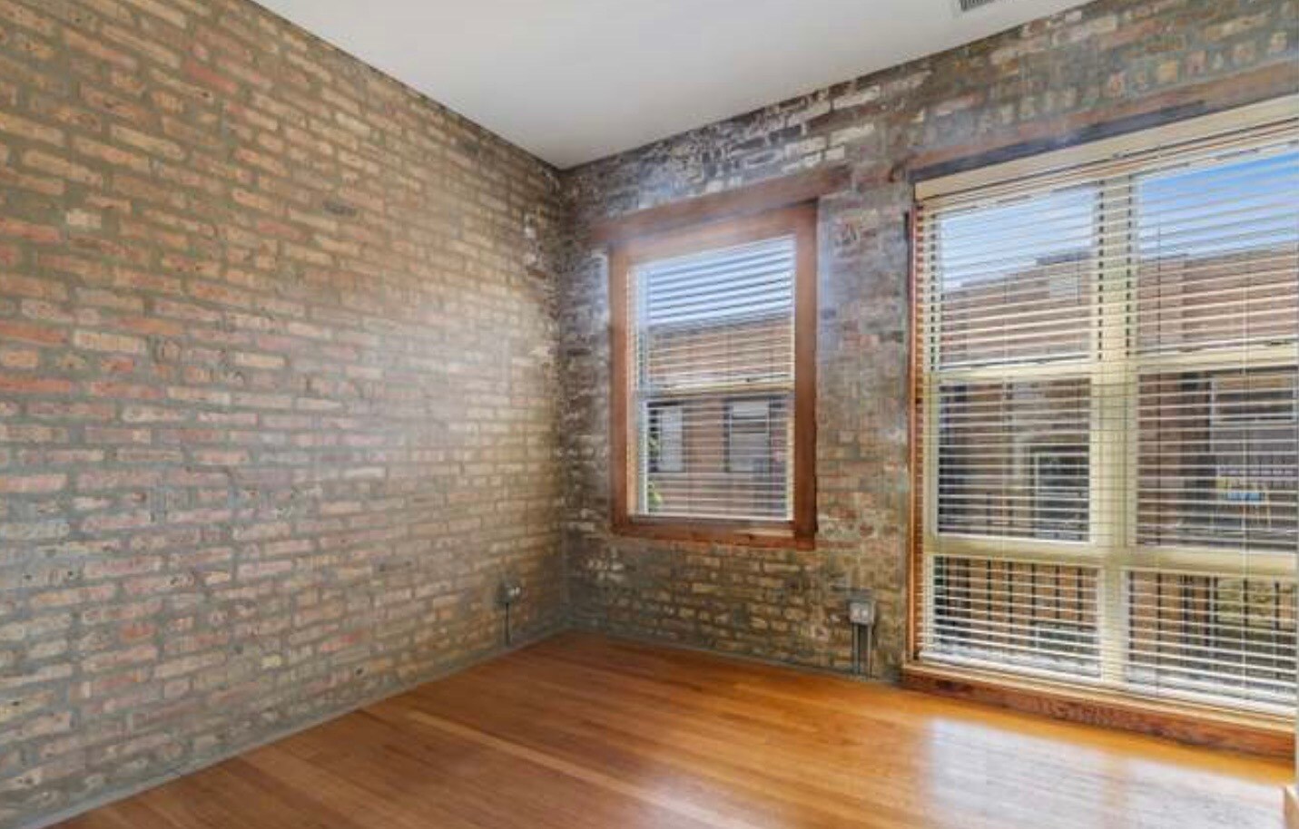 Building Photo - 1221 W Greenleaf Ave