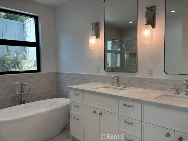 Building Photo - 4832 La Canada Blvd