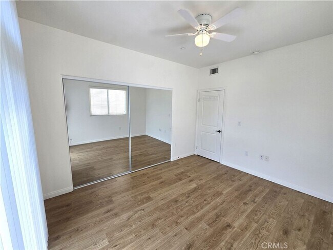 Building Photo - Spacious 2BR Condo in Los Angeles
