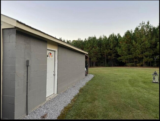 Building Photo - 711 Wellington Rd