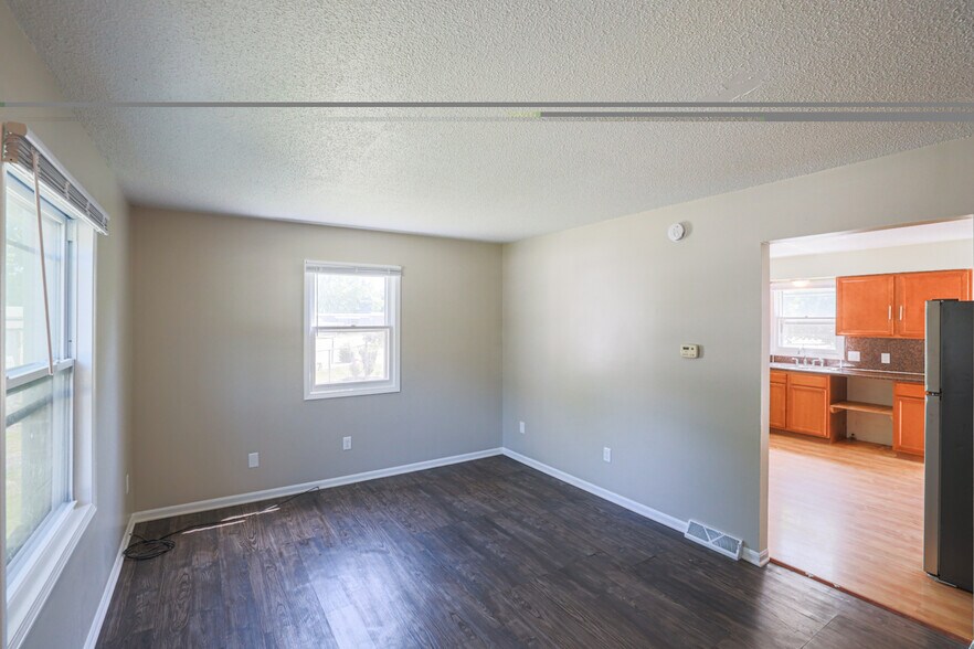 Building Photo - 156 Sluyter St SE