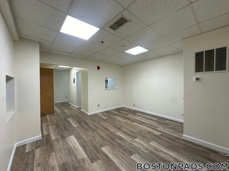 Building Photo - 62 Boylston St