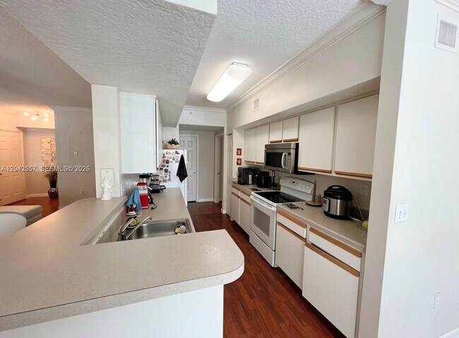 Building Photo - 151 SW 117th Ave