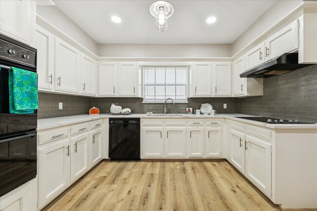 Building Photo - 1502 Big Horn Dr