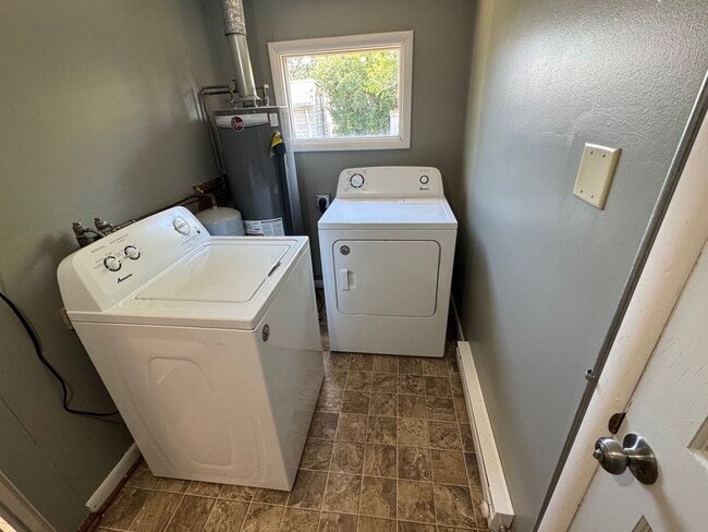 Building Photo - Incredible Downtown Location - 3 BR Home j...