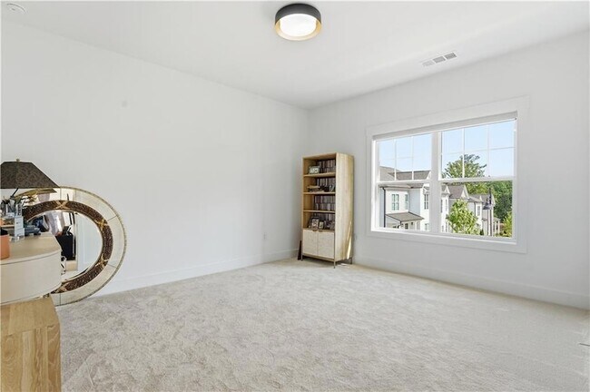 Building Photo - 158 Kingwood Dr