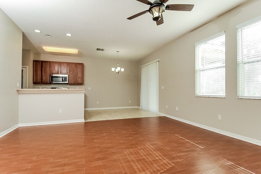 Building Photo - 915 Parker Den Dr
