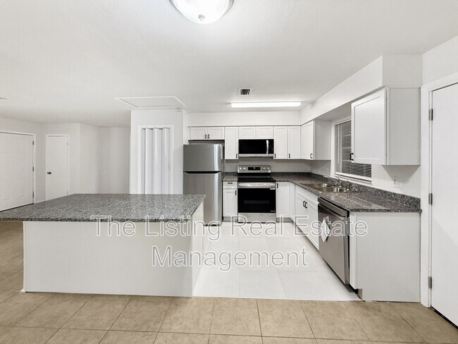 Building Photo - 6805 Mathers Ln