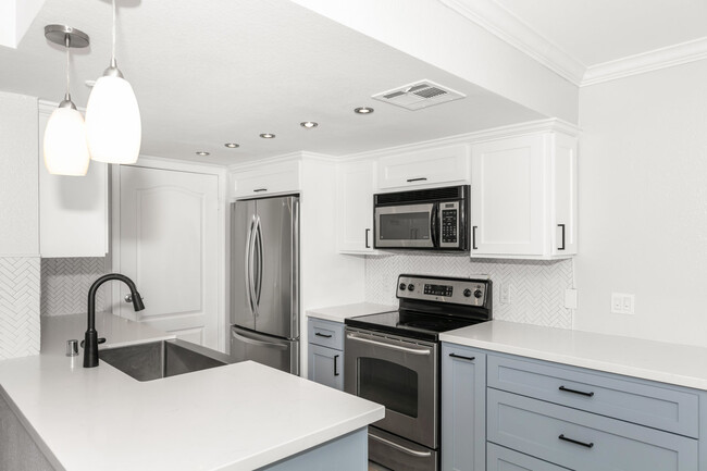 Building Photo - 12043 Alta Carmel Ct