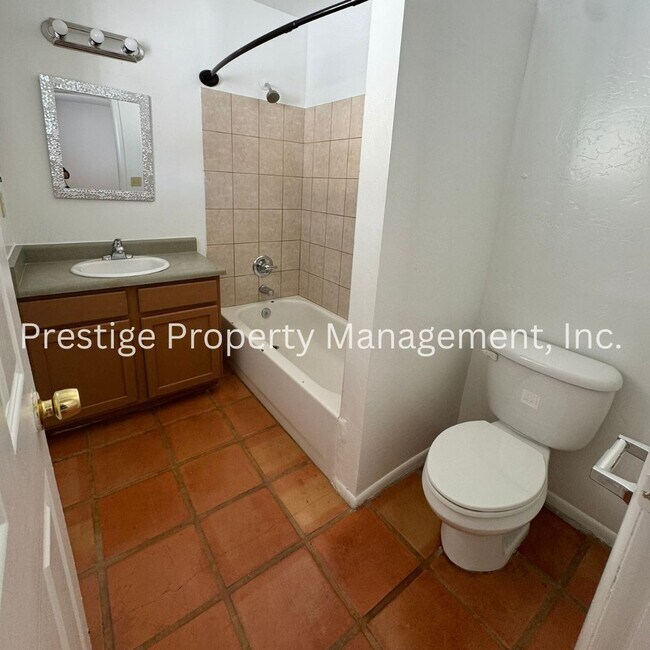 Building Photo - 2258