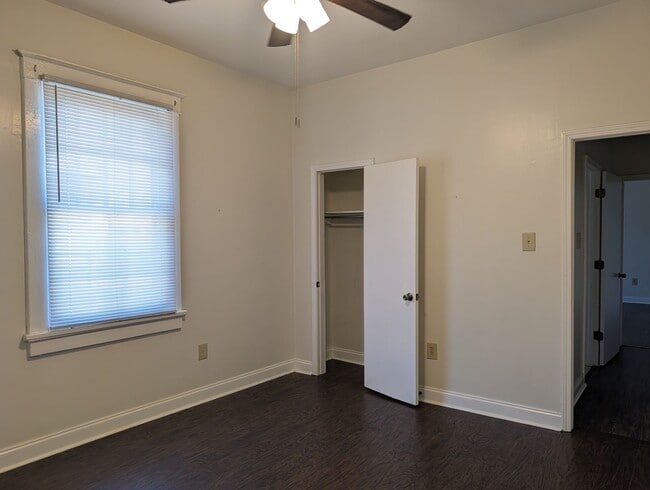 Building Photo - eks4821