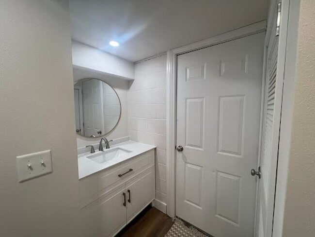 Building Photo - $2,600 | 3 Bedroom, 2 Bathroom House | Dog...